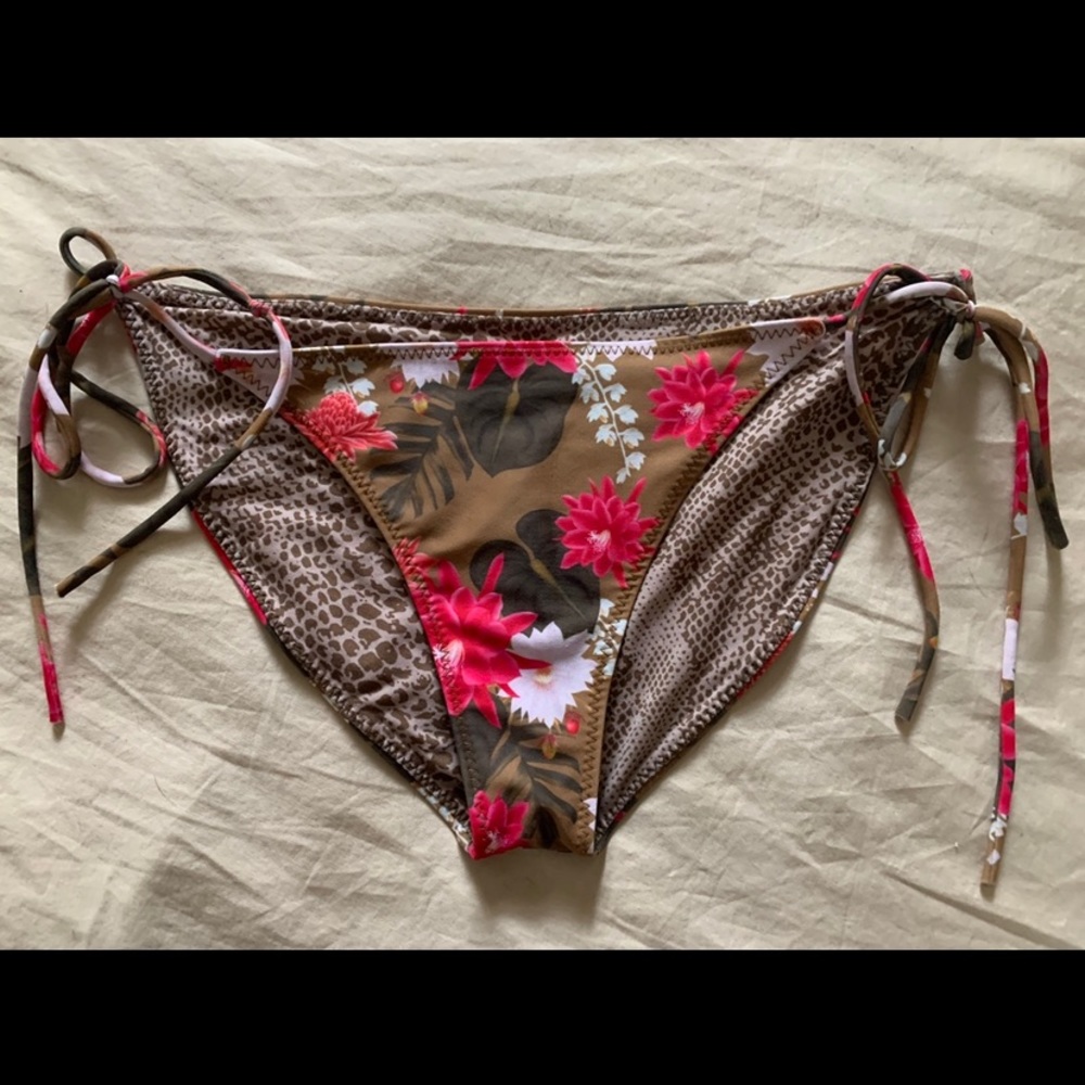 ACACIA swimwear lei day bottoms!